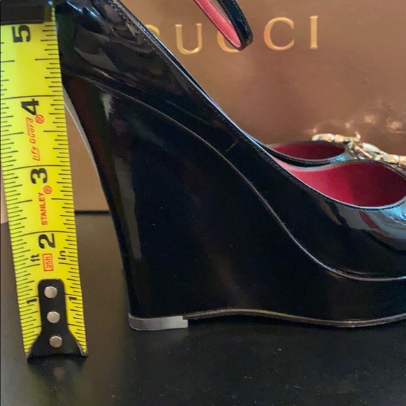 Gucci Patent Black Wedge w/wedge horse-bit - Picture 7 of 11